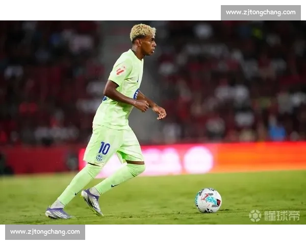 巴萨 10 号传承：亚马尔正式接过传奇球衣，开启新时代